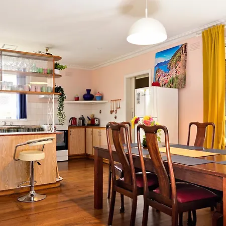 Two Pines, Whole Home In Tullamarine Near Airport!-3