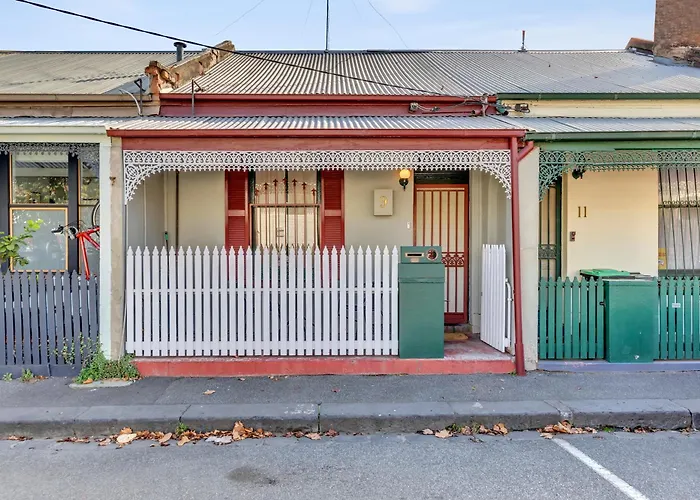 Melbourne Guest House With Parking And Courtyard